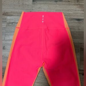Wilo Vibrant Neon Pink and Orange Size Medium Leggings
